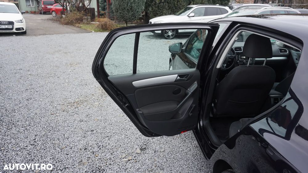 Volkswagen Golf 1.6 TDI DPF BlueMotion Technology Team - 8