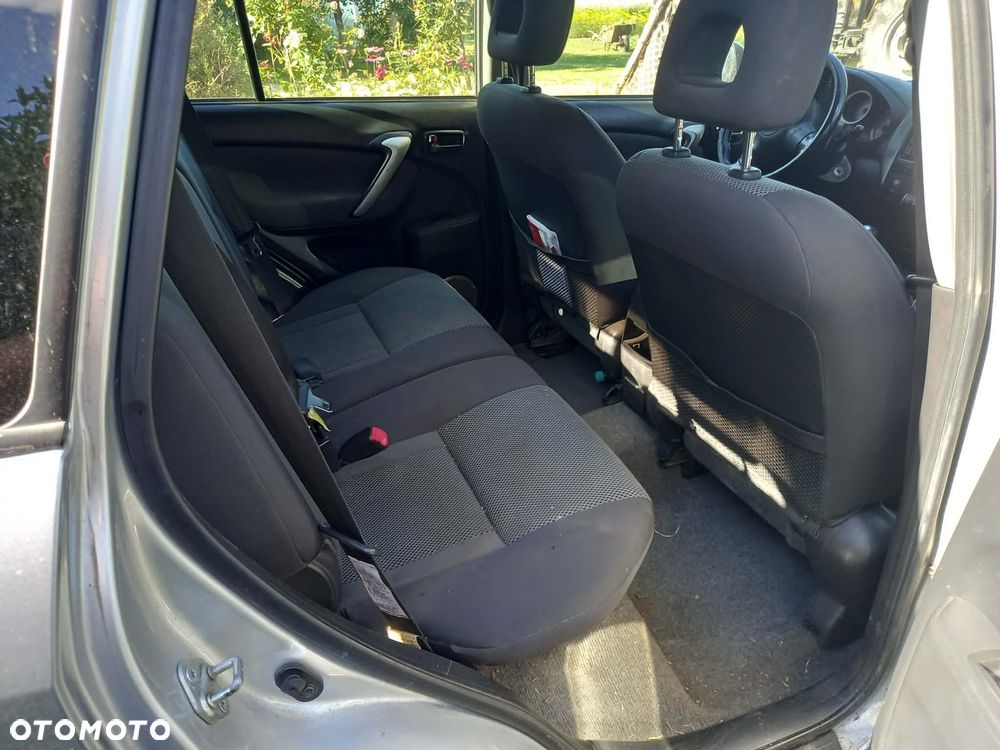 Toyota RAV4 2.0 D-4D 4x4 - 4