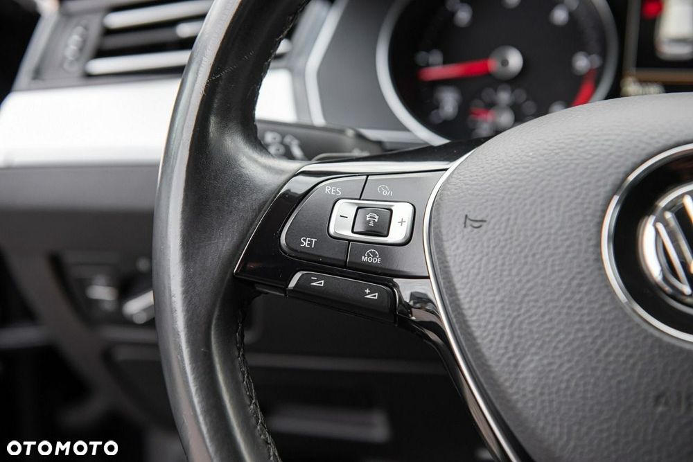 Volkswagen Passat - 21