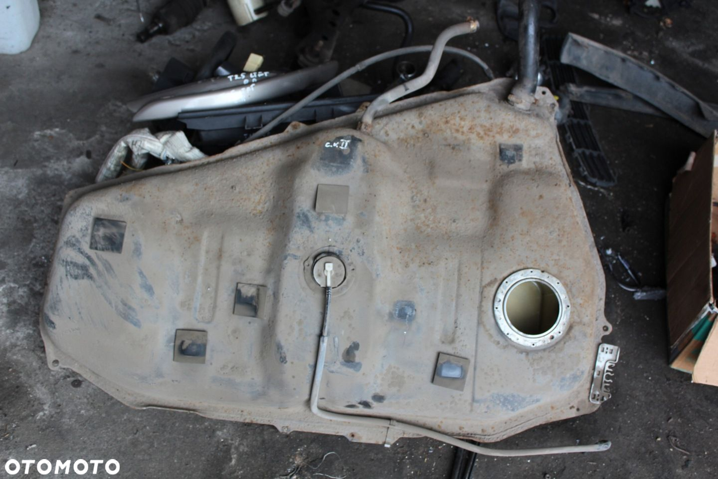 ZBIORNIK BAK PALIWA TOYOTA COROLLA VERSO II 1.6 1.8 - 10
