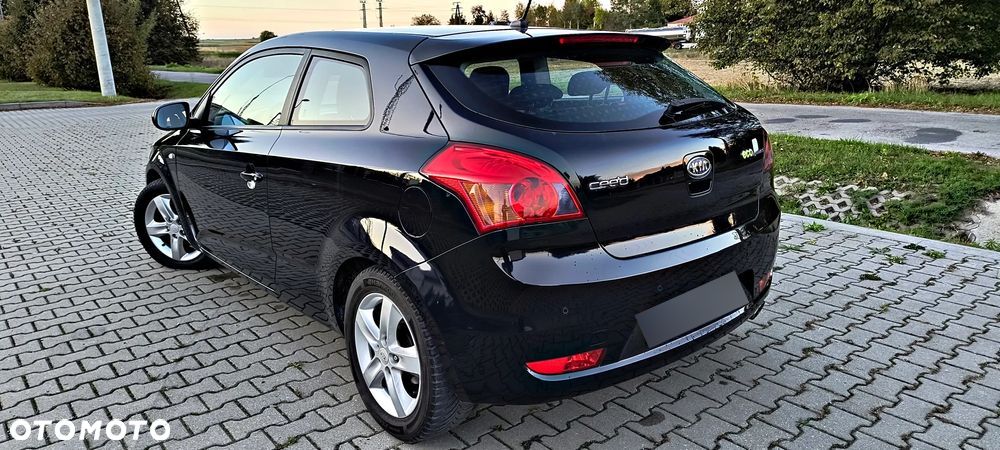 Kia Ceed Cee'd 1.6 Crdi S Euro2012 - 3