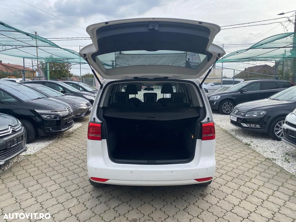 Volkswagen Touran - 12