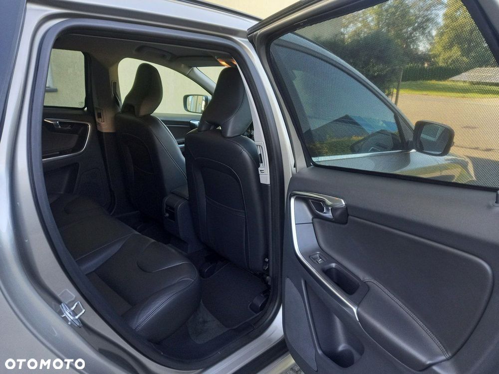 Volvo XC 60 D3 Geartronic Momentum - 28