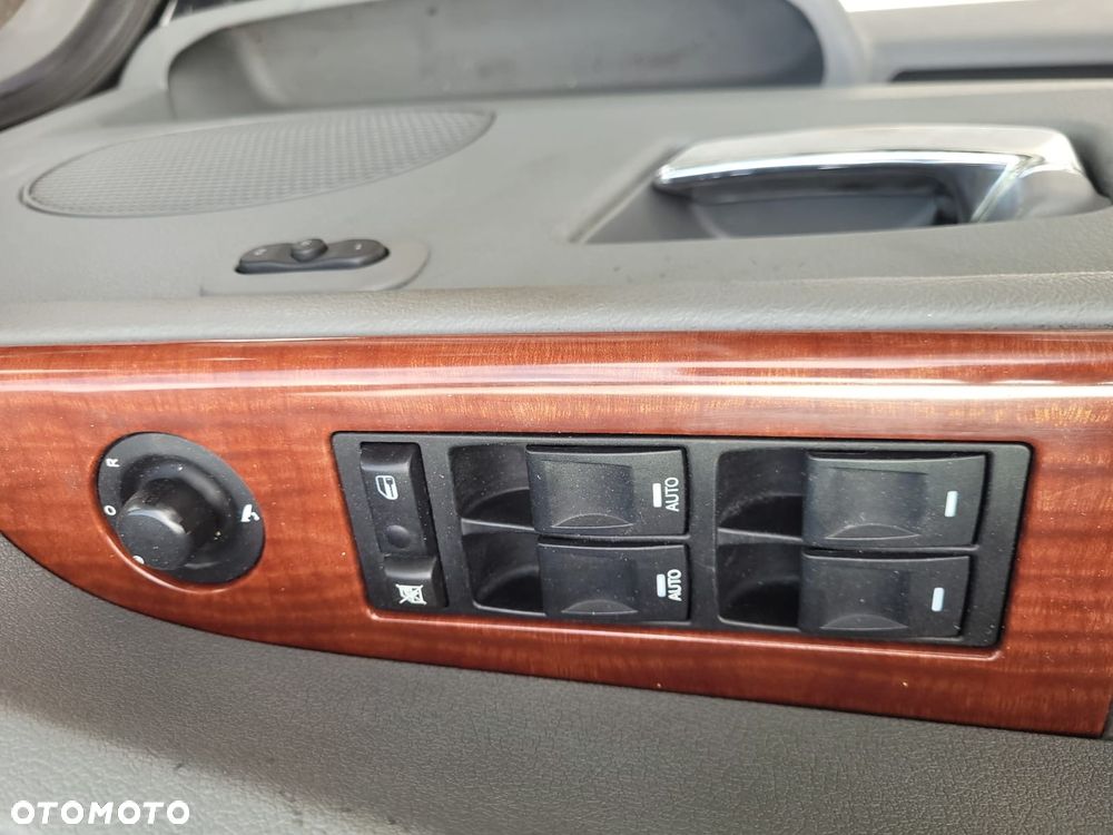 Jeep Grand Cherokee - 16