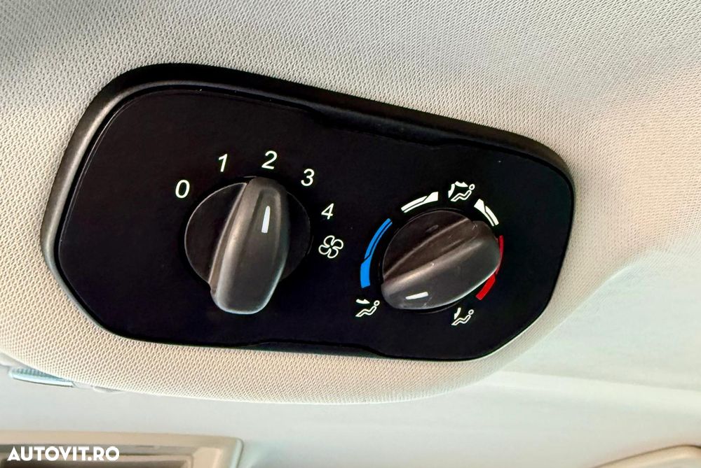 Ford Tourneo Custom - 11