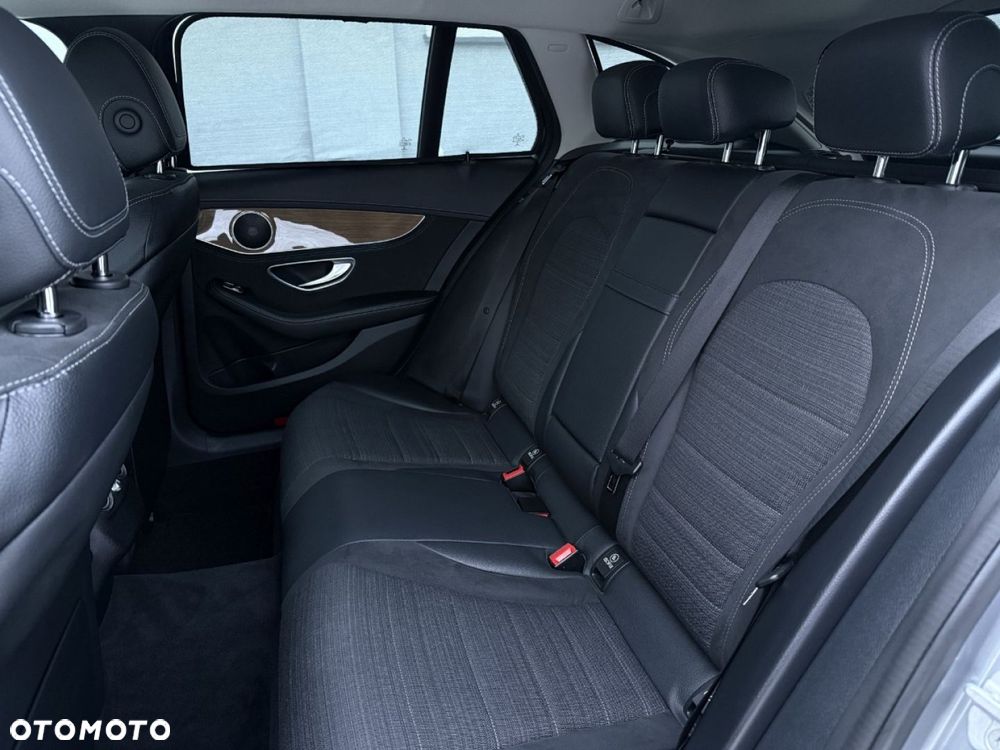 Mercedes-Benz Klasa C 180 7G-TRONIC Exclusive - 33
