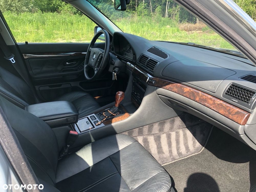 BMW Seria 7 740i - 12