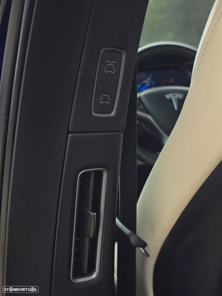 Tesla Model X P100D - 21