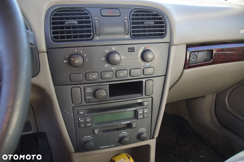 Auto na części - Volvo V40 I Lift 1.9 Di 115 KM D4192T3 M56 2003R Silnik Skrzynia Drzwi Szyba Maska Klapa Zderzak Lusterko Deska Kokpit Sensor Moduł Licznik Kierownica - 11