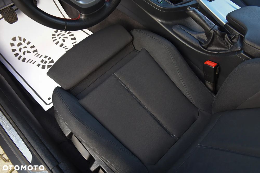 BMW Seria 3 318d Sport Line - 28