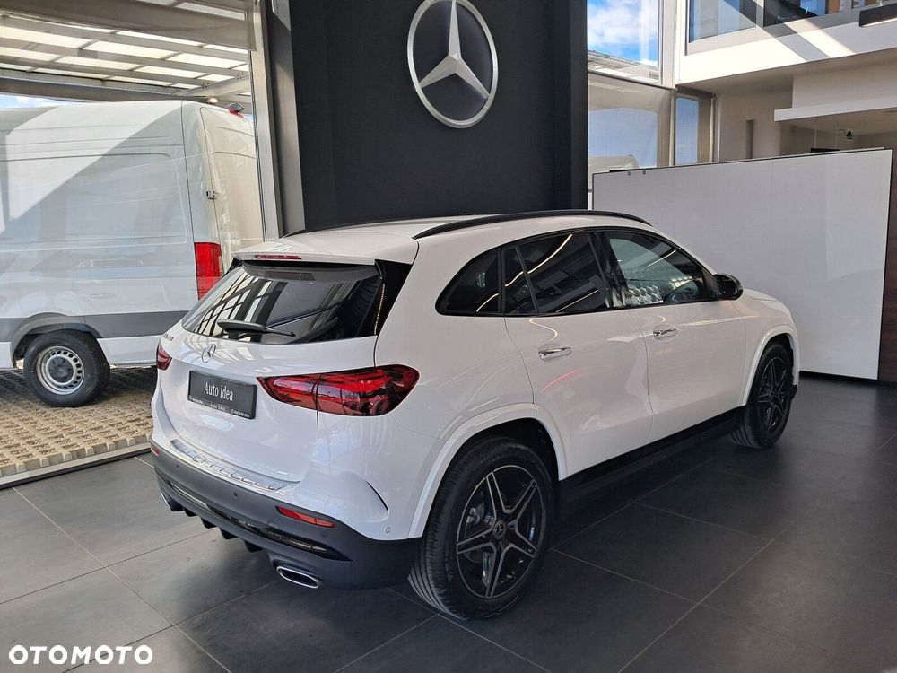 Mercedes-Benz GLA - 39