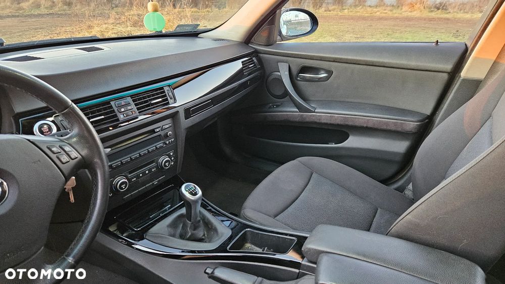 BMW Seria 3 320d - 10