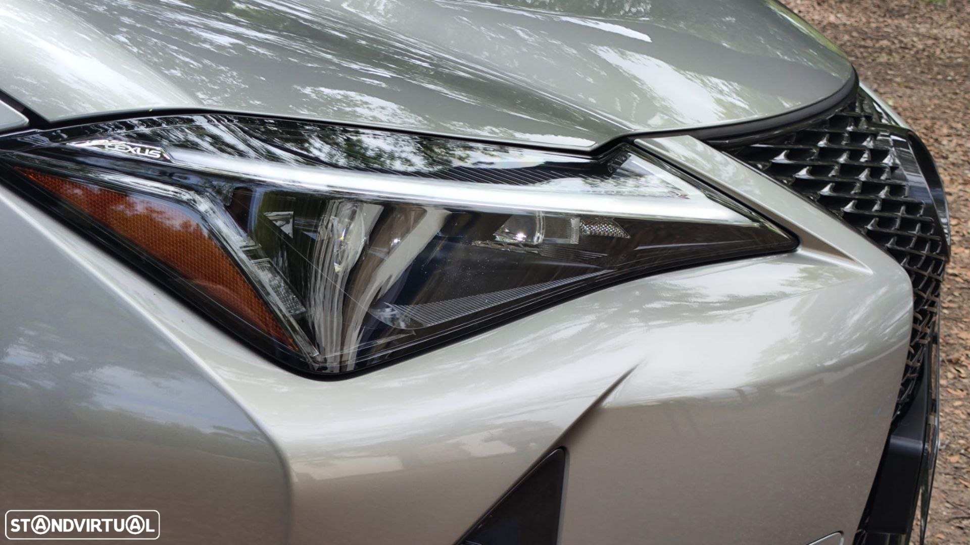 Lexus ux-250h Sport - 19
