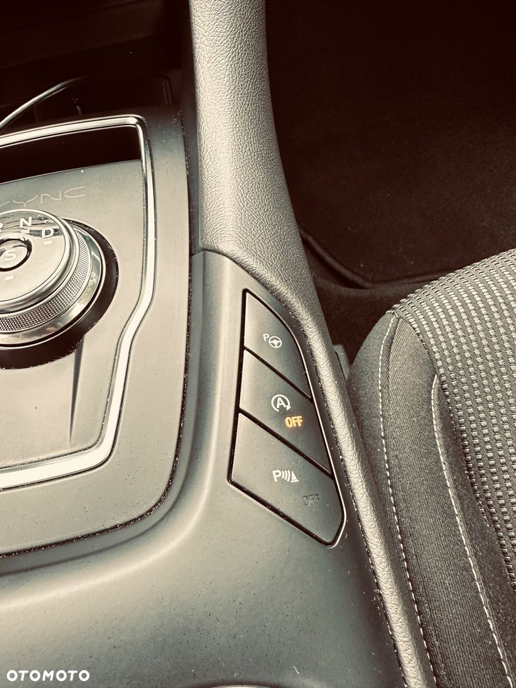 Ford Mondeo 2.0 EcoBlue Titanium - 28