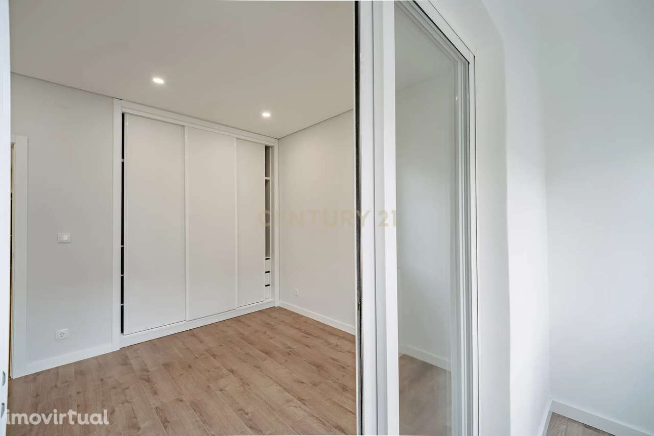 Apartamento T2 Cova da Piedade – Excelente Localização - Grande imagem: 3/28