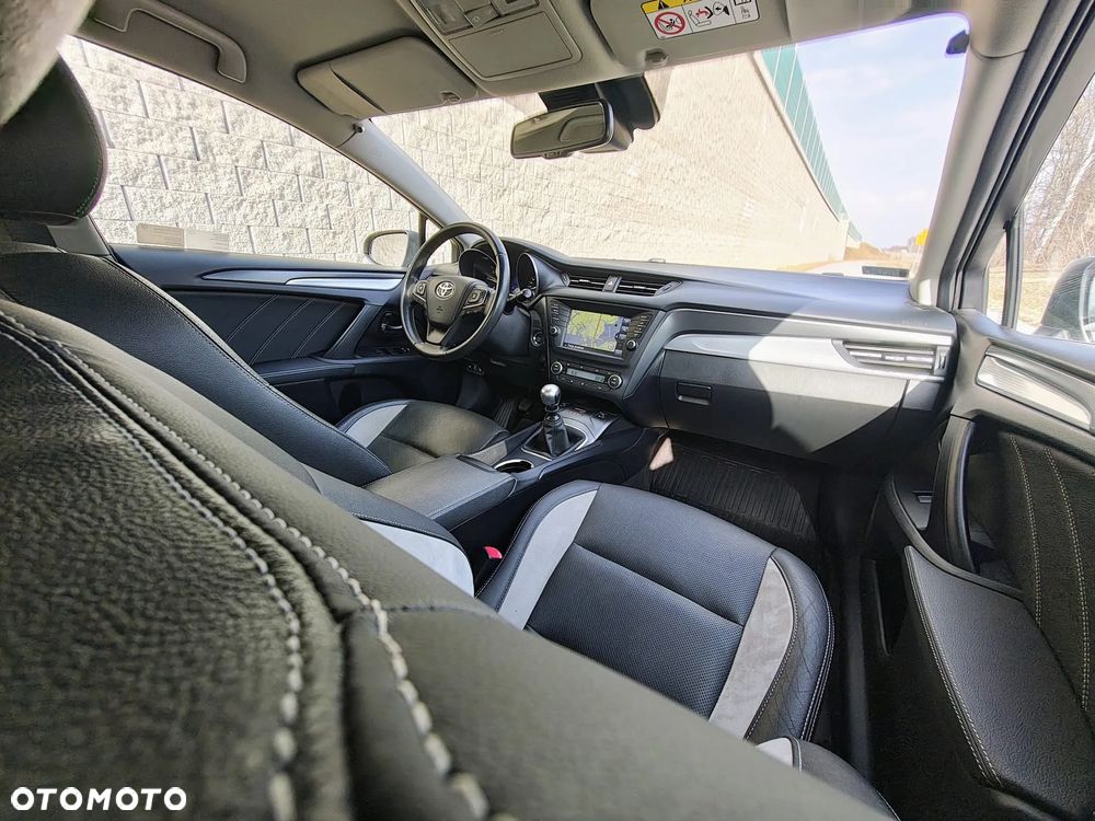Toyota Avensis 2.0 D-4D Prestige - 11