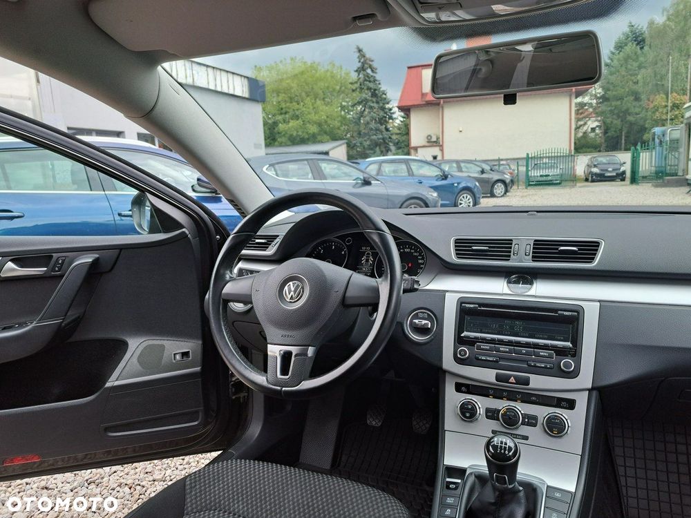 Volkswagen Passat 1.6 TDI Trendline - 15