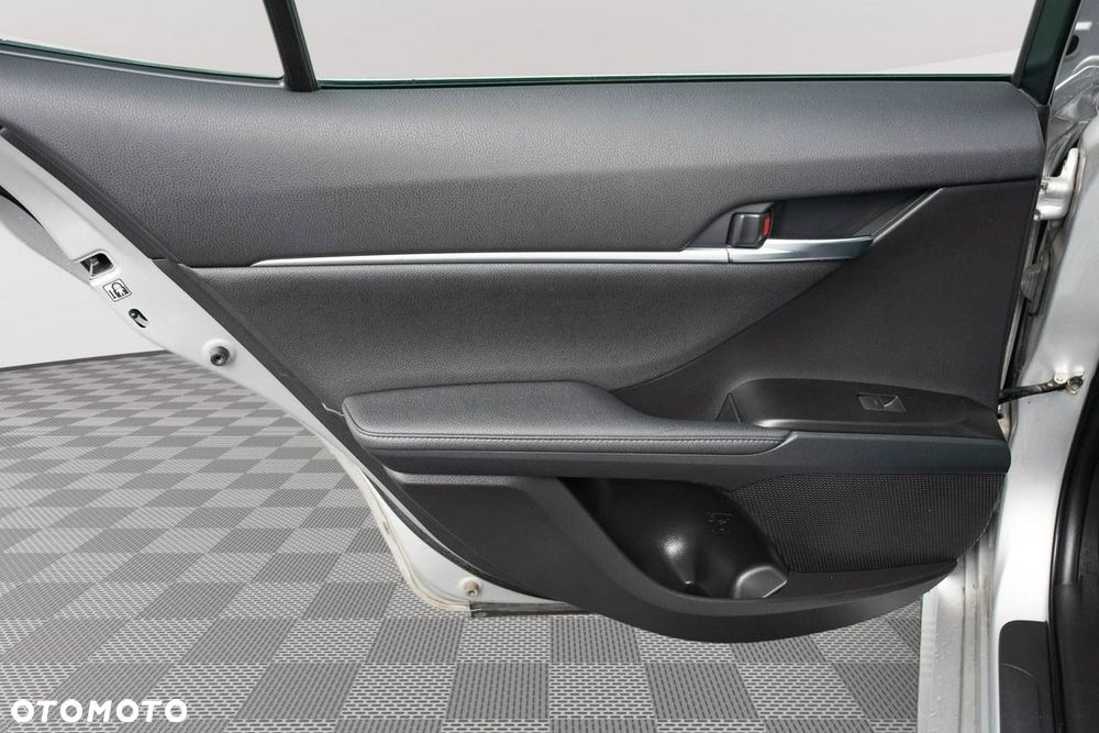 Toyota Camry - 20