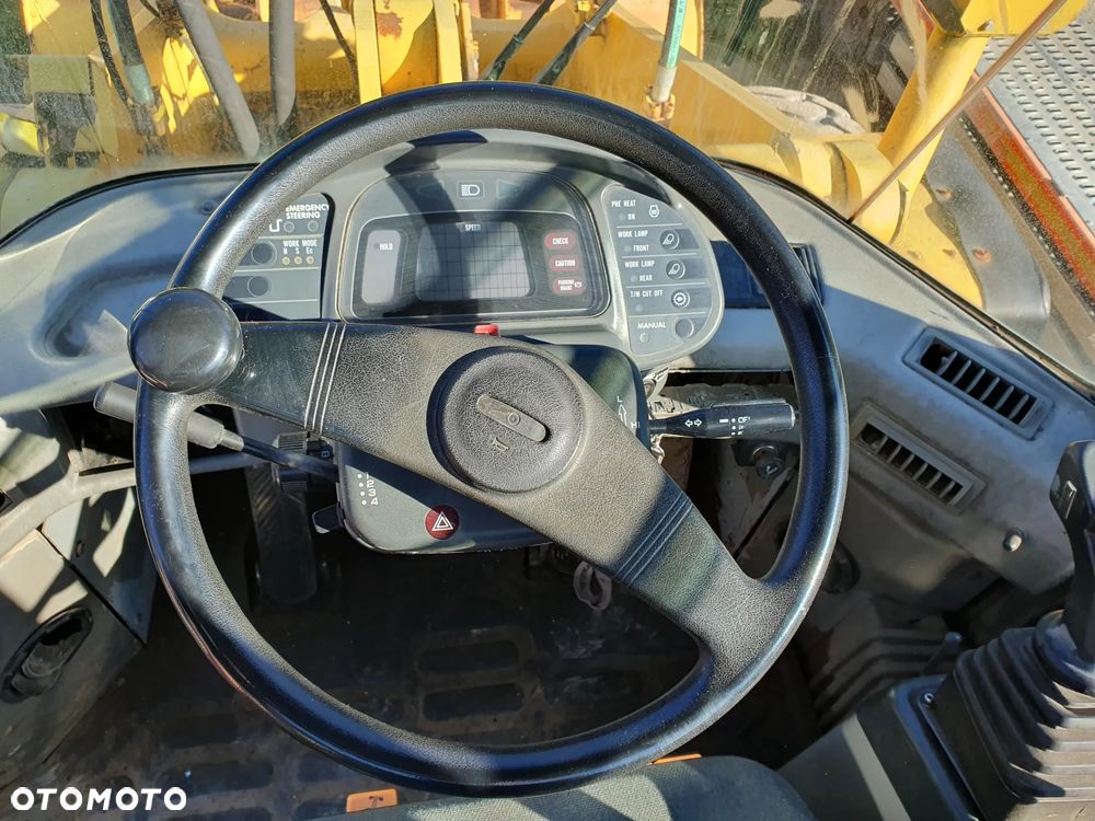 Komatsu WA 320-3H - 13