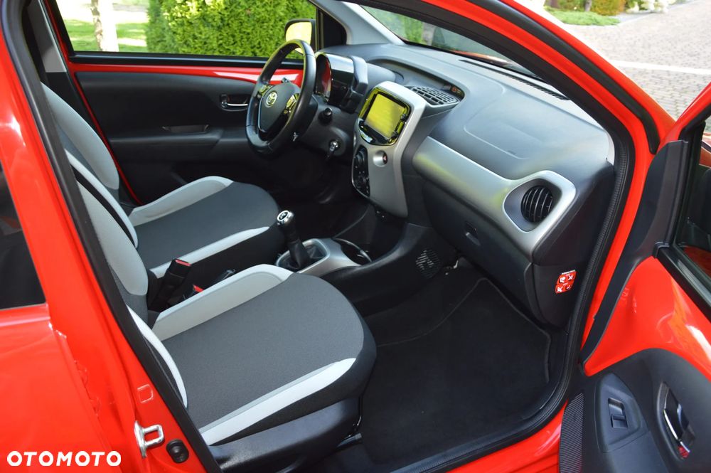 Toyota Aygo x-play touch - 29