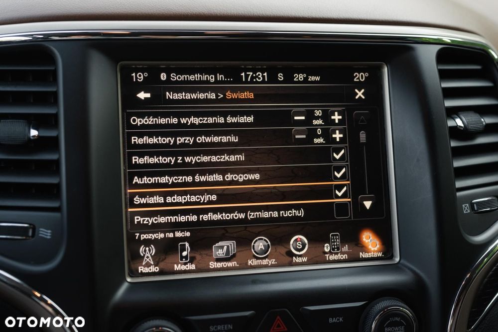 Jeep Grand Cherokee - 21