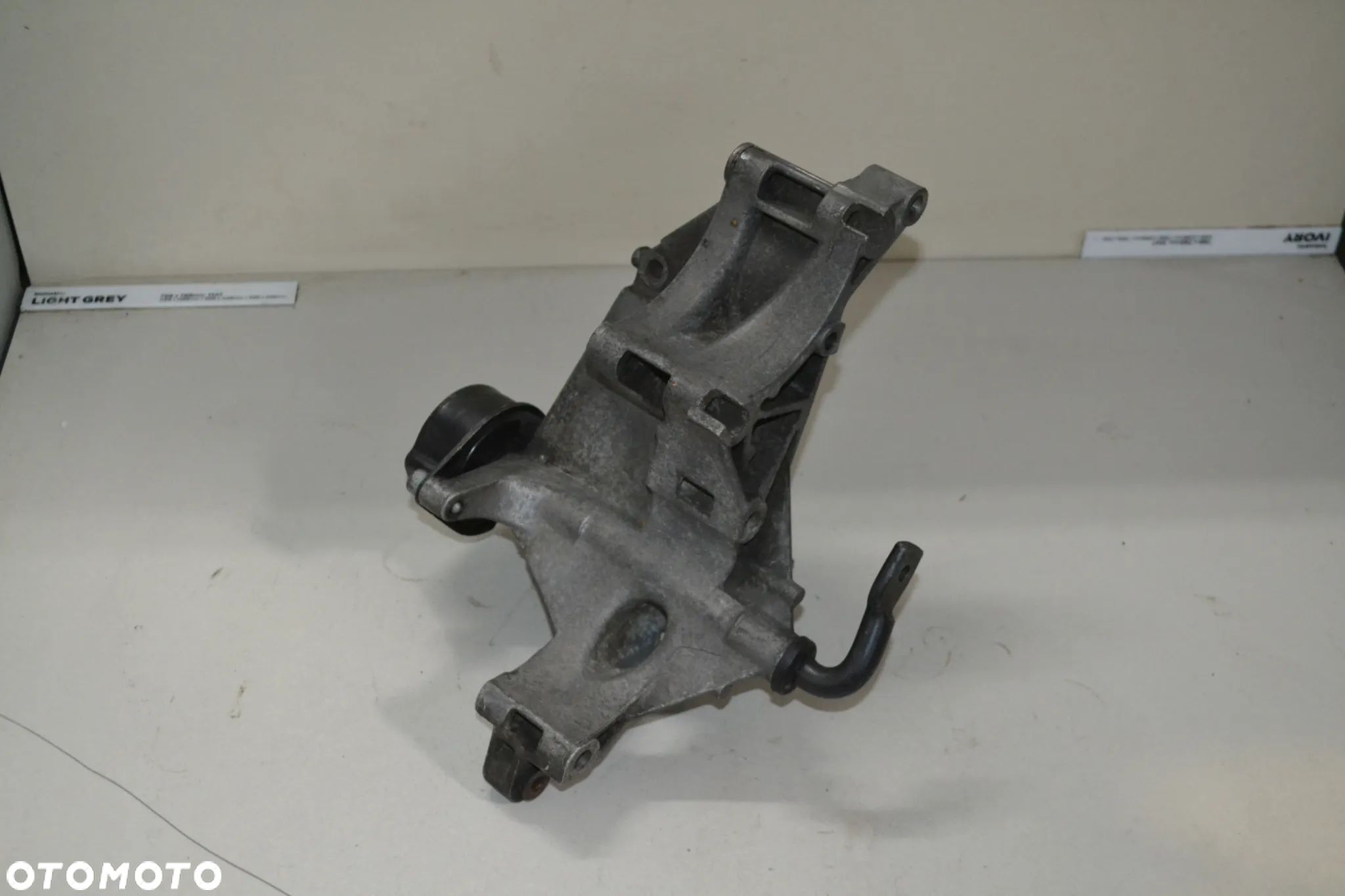 VW AUDI SEAT SKODA 1,9 TDI ŁAPA MOCOWANIE ALTERNATORA NAPINACZ 028903143AB - 1