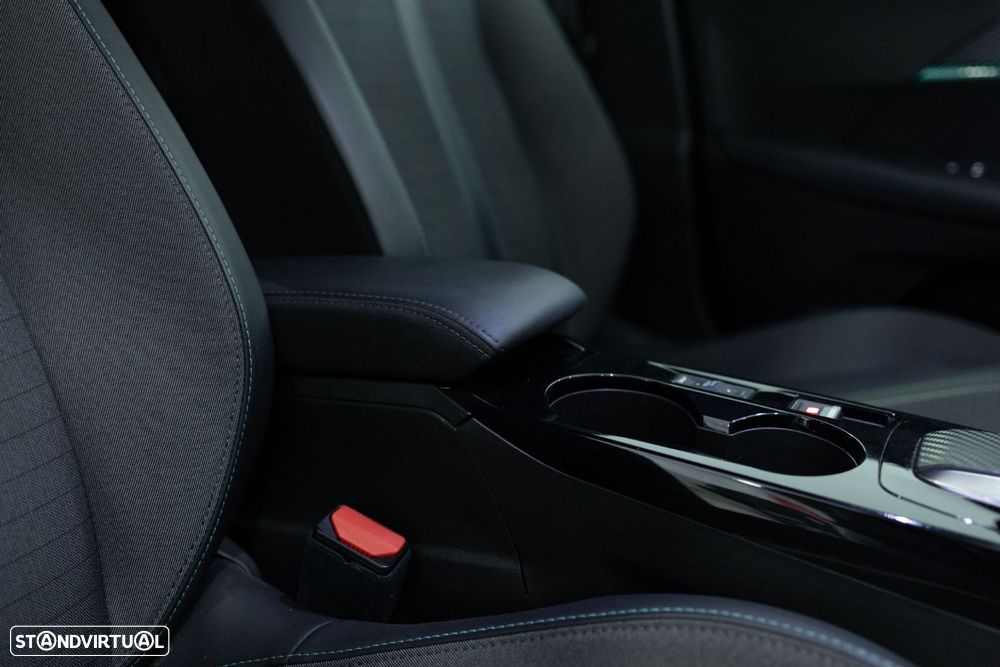 Peugeot 2008 1.2 PureTech Allure EAT8 - 23