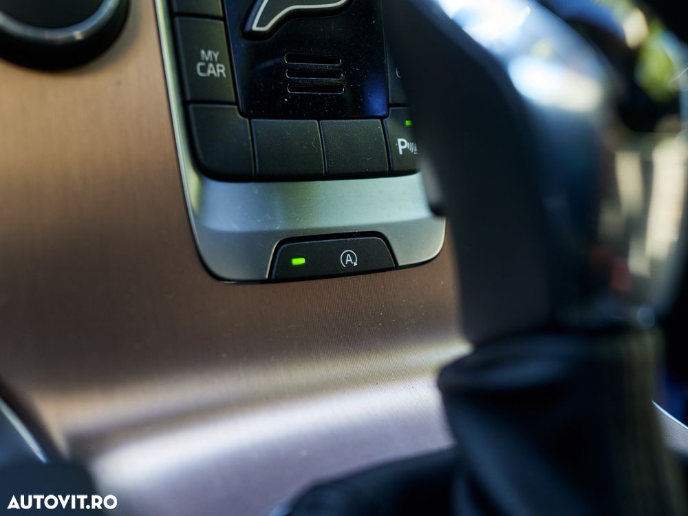 Volvo V40 D3 Geartronic Momentum - 29