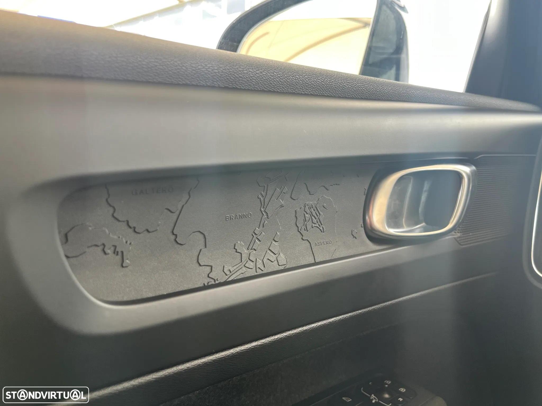 Volvo EX40 82 kWh Single Motor Extended Range Plus - 17