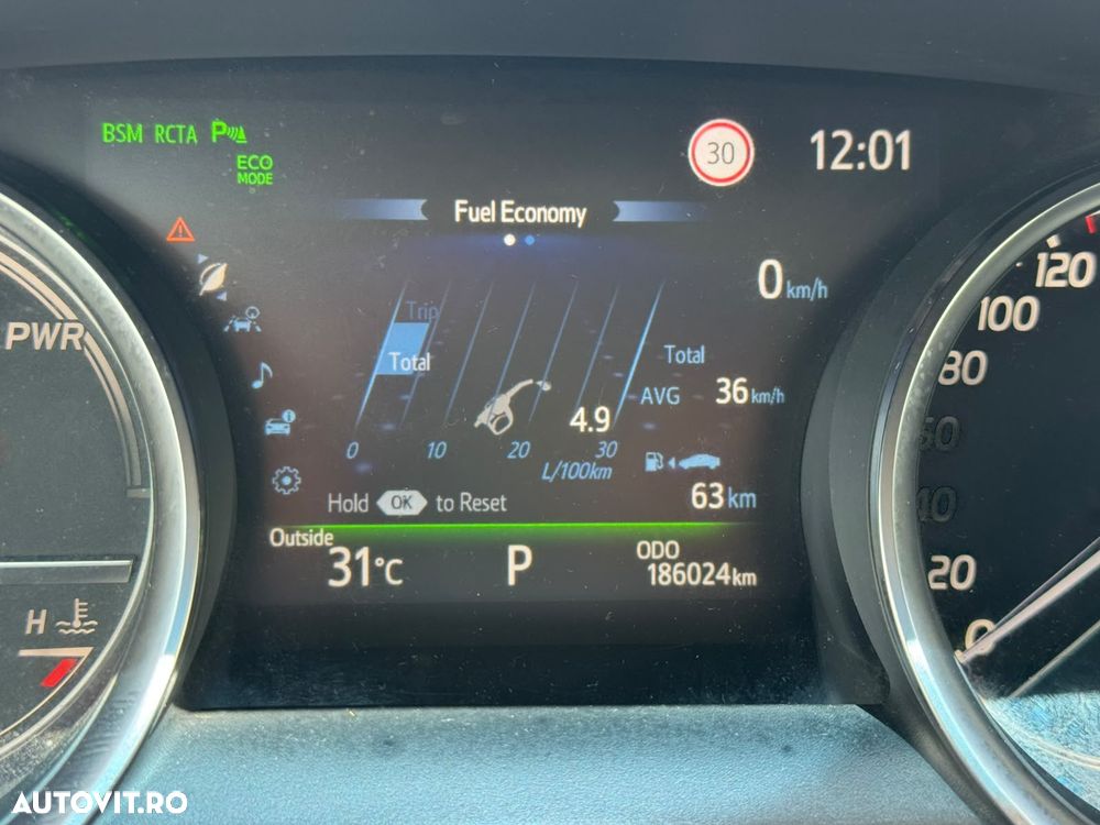 Toyota Camry 2.5 Dynamic - 30