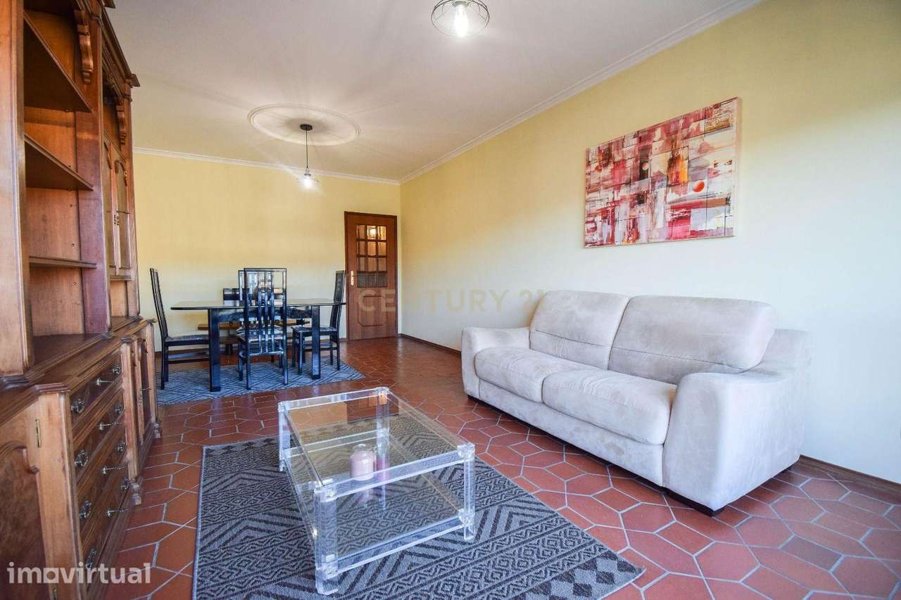 Arrenda-se T4 com garagem na Avenida Elísio de Moura em Coimbra - Grande imagem: 3/35