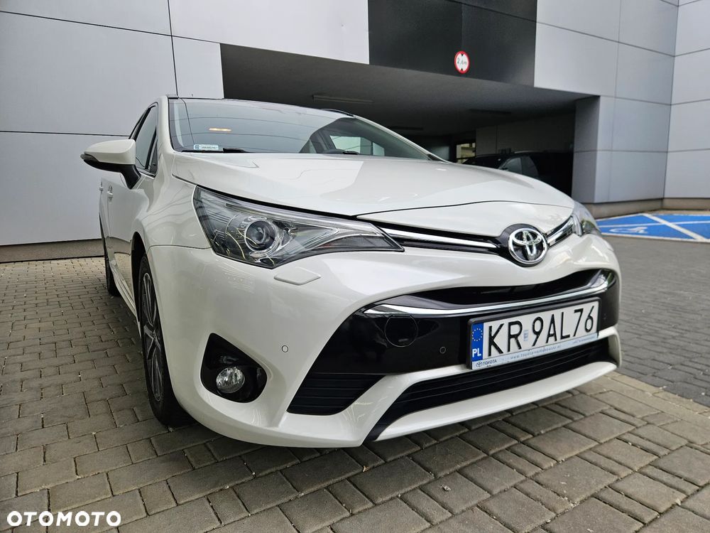 Toyota Avensis 1.8 Prestige MS - 19