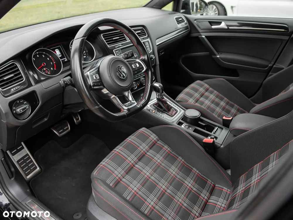 Volkswagen Golf - 17