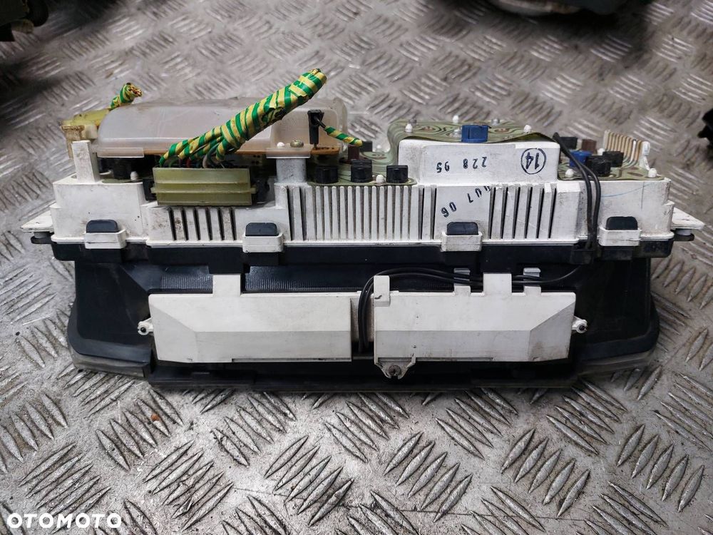 LICZNIK ZEGARY LAND ROVER DISCOVERY I 2.5 TD - 2