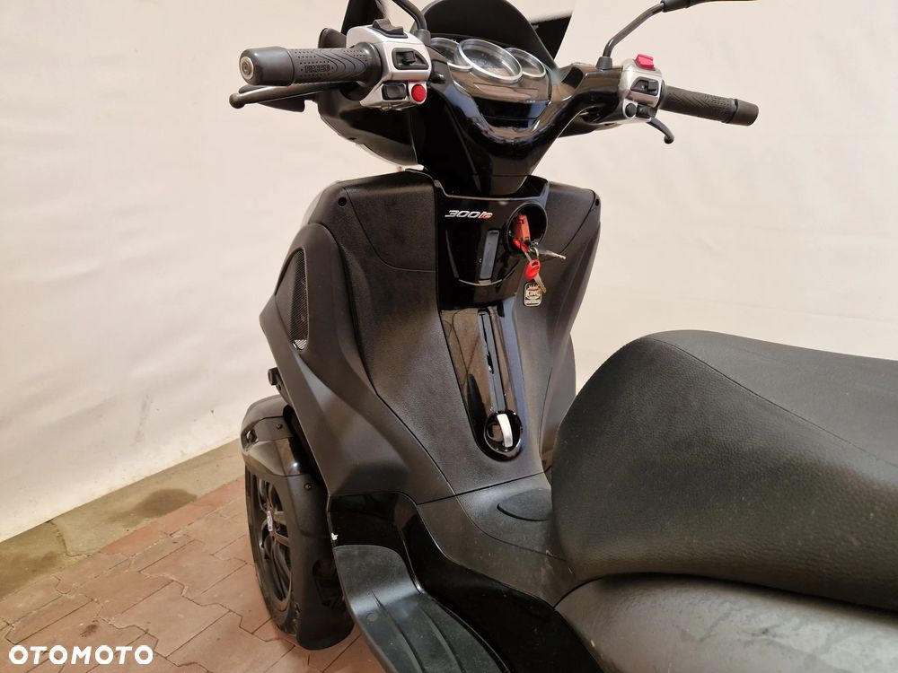 Piaggio MP-3 - 25