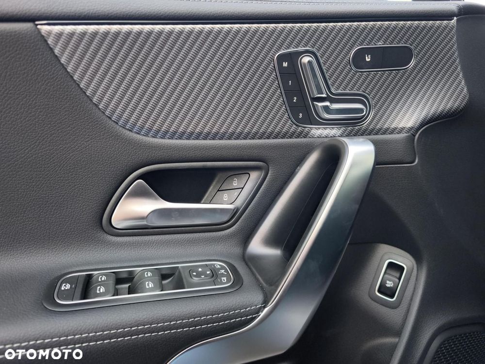 Mercedes-Benz CLA - 13