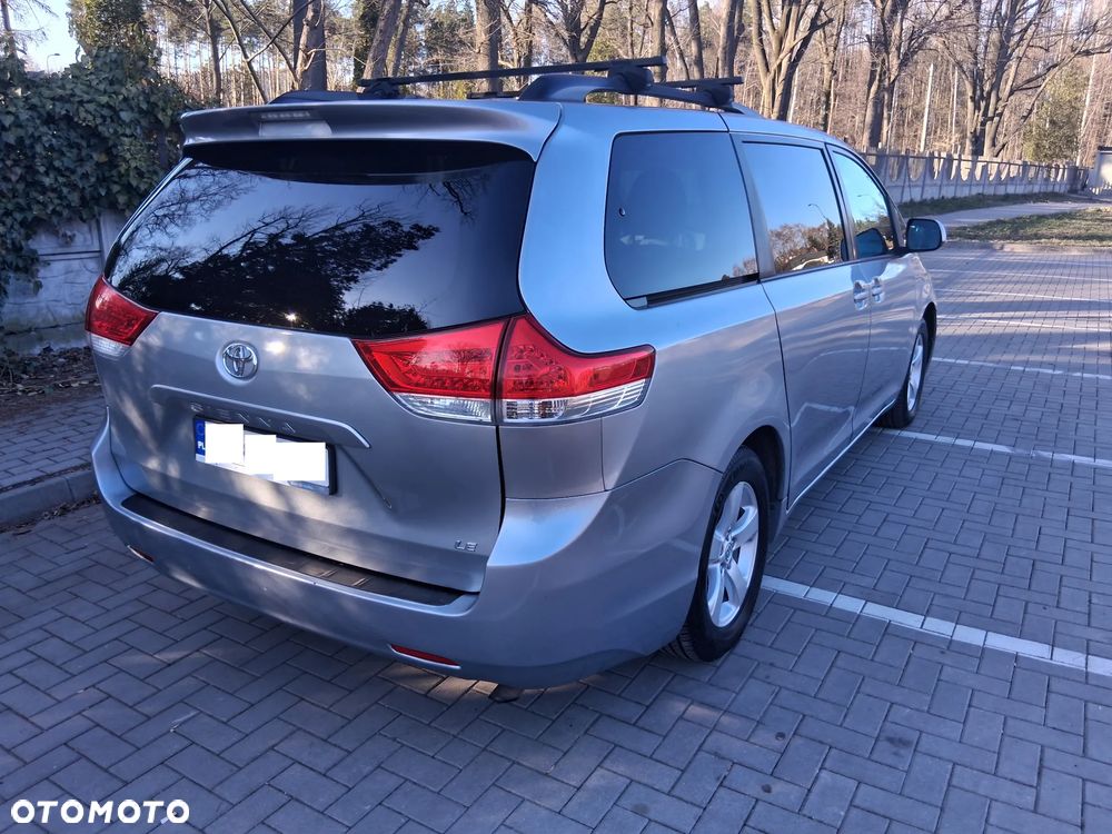 Toyota Sienna 3.5 V6 - 10