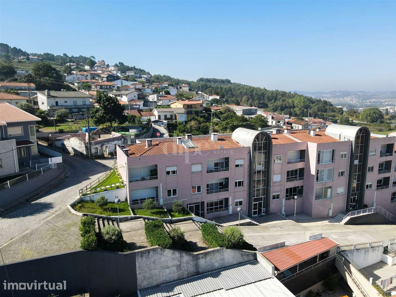 Apartamento T3 junto ao Parque de Lazer do Selho, em Guimarães - Grande imagem: 2/23