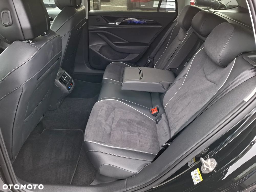 Volkswagen Passat Variant 2.0 TDI SCR DSG Elegance - 11