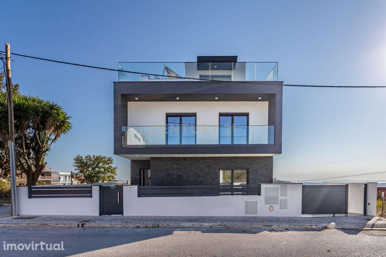 Moradia T4 de Sonho com Piscina em Odivelas.  Onde o Luxo e a Tranquil - Grande imagem: 3/59