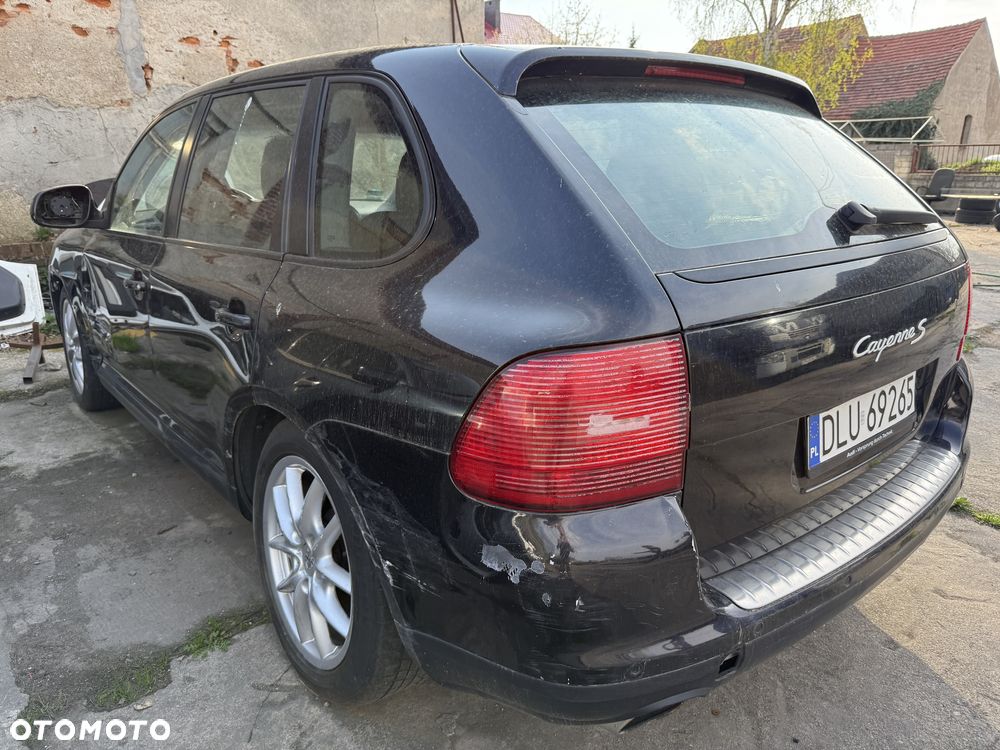 Porsche Cayenne - 1