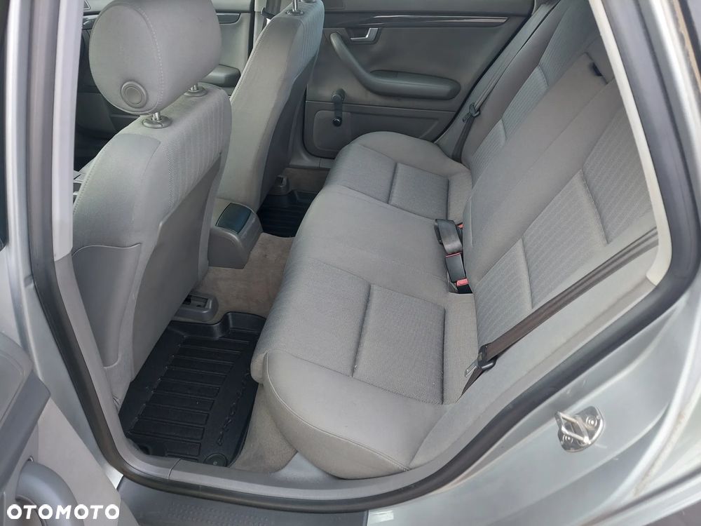 Audi A4 Limousine - 8