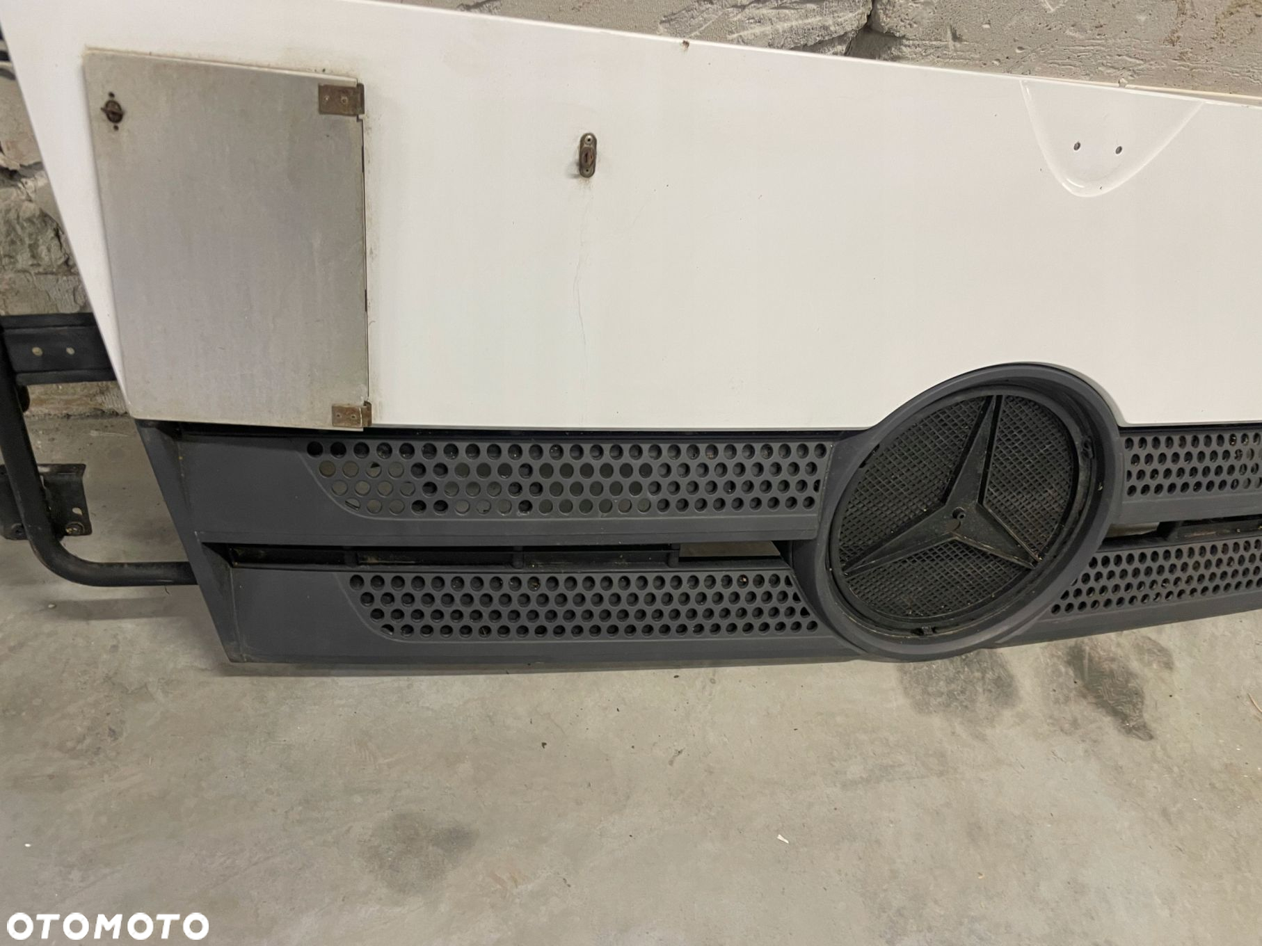 MASKA GRILL ATRAPA MOCOWANIA MERCEDES ACTROS MP4 - 5