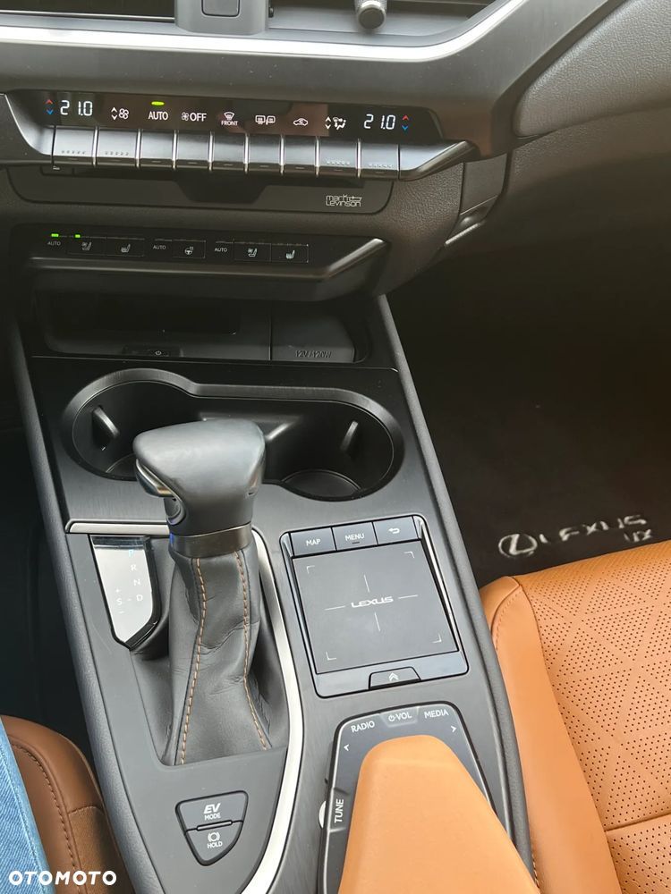 Lexus UX - 27