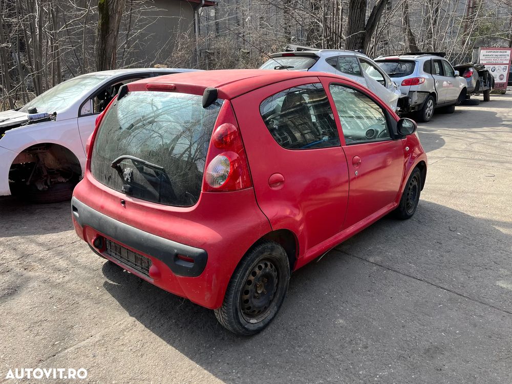 Dezmembrez Peugeot 107 rosu 2007 1.0 benzina 4usi - 11