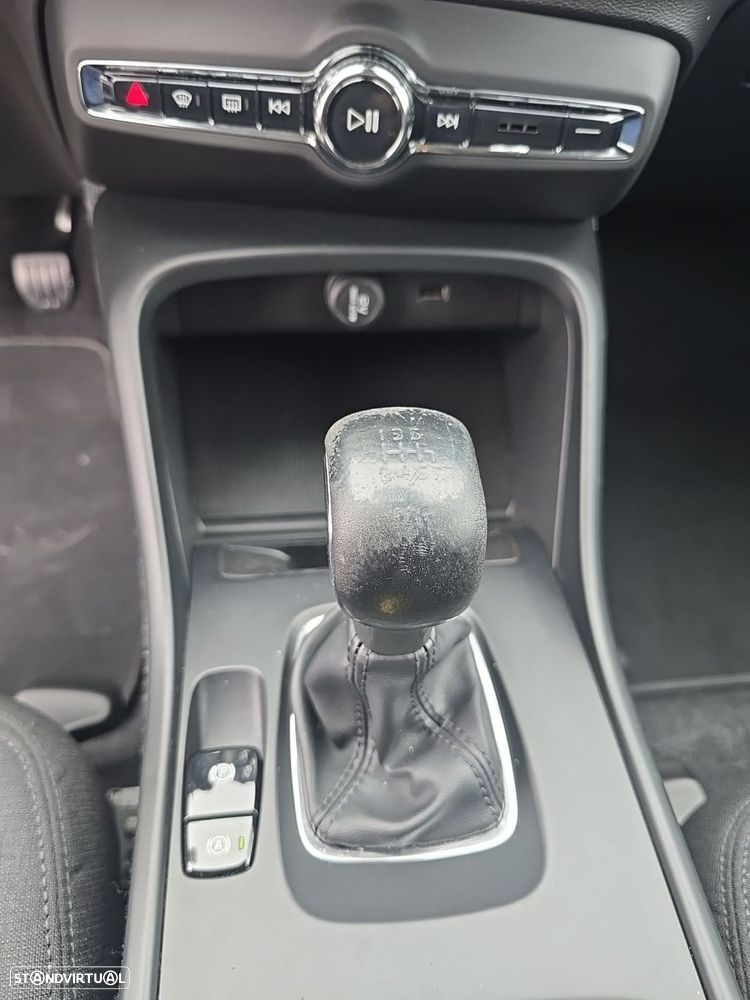 Volvo XC 40 2.0 D3 - 15