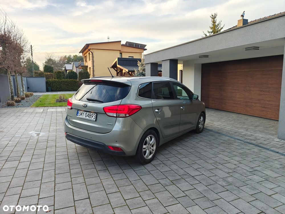 Kia Carens - 2