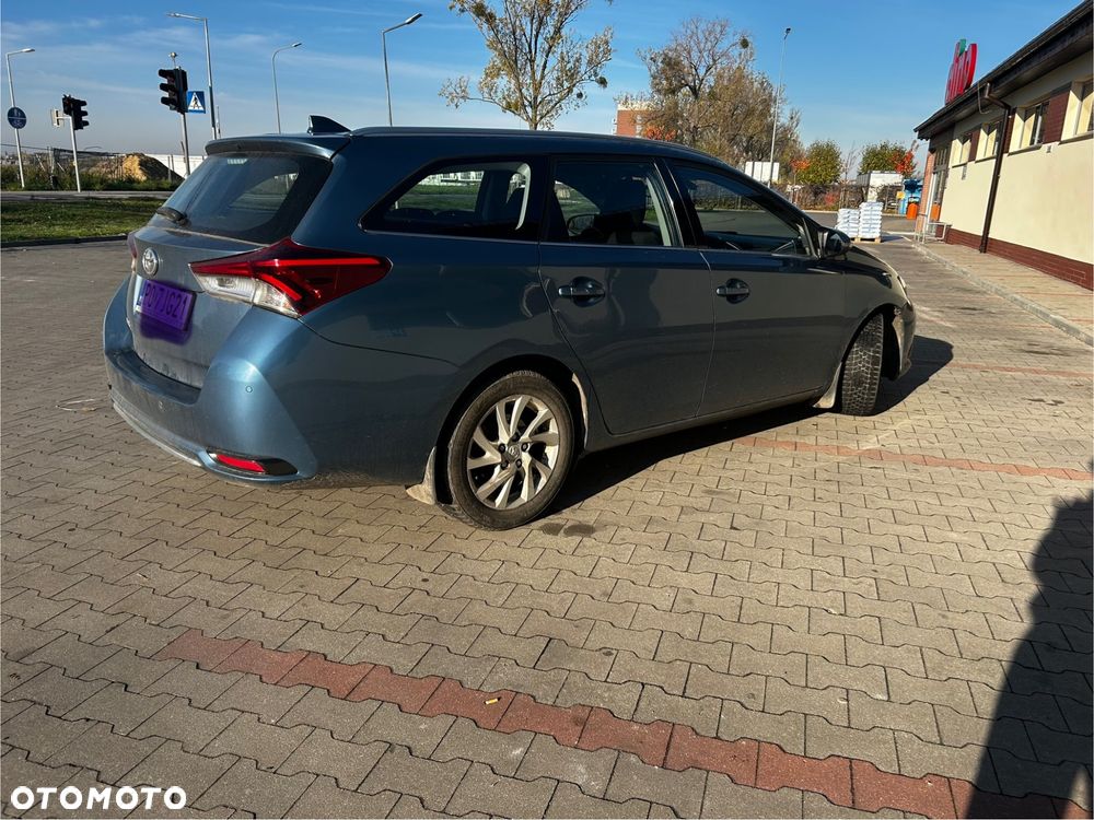 Toyota Auris 1.4 D-4D Premium - 3