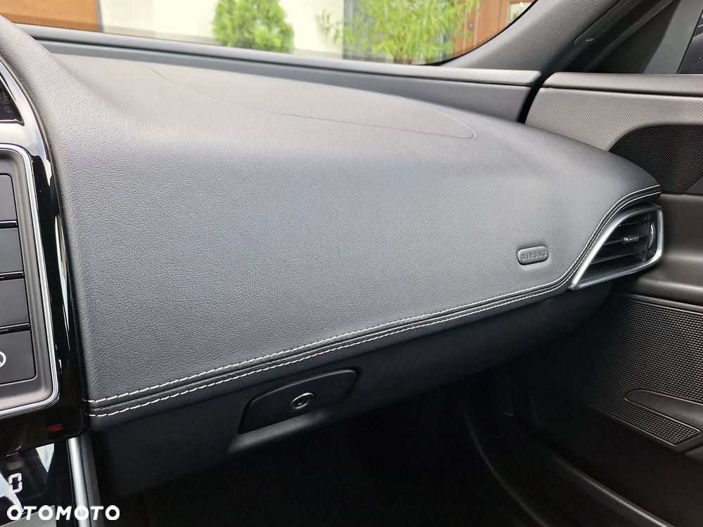 Jaguar XE 20d R-Sport - 32