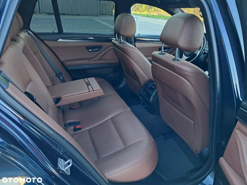 BMW Seria 5 525d Sport-Aut Luxury Line - 29